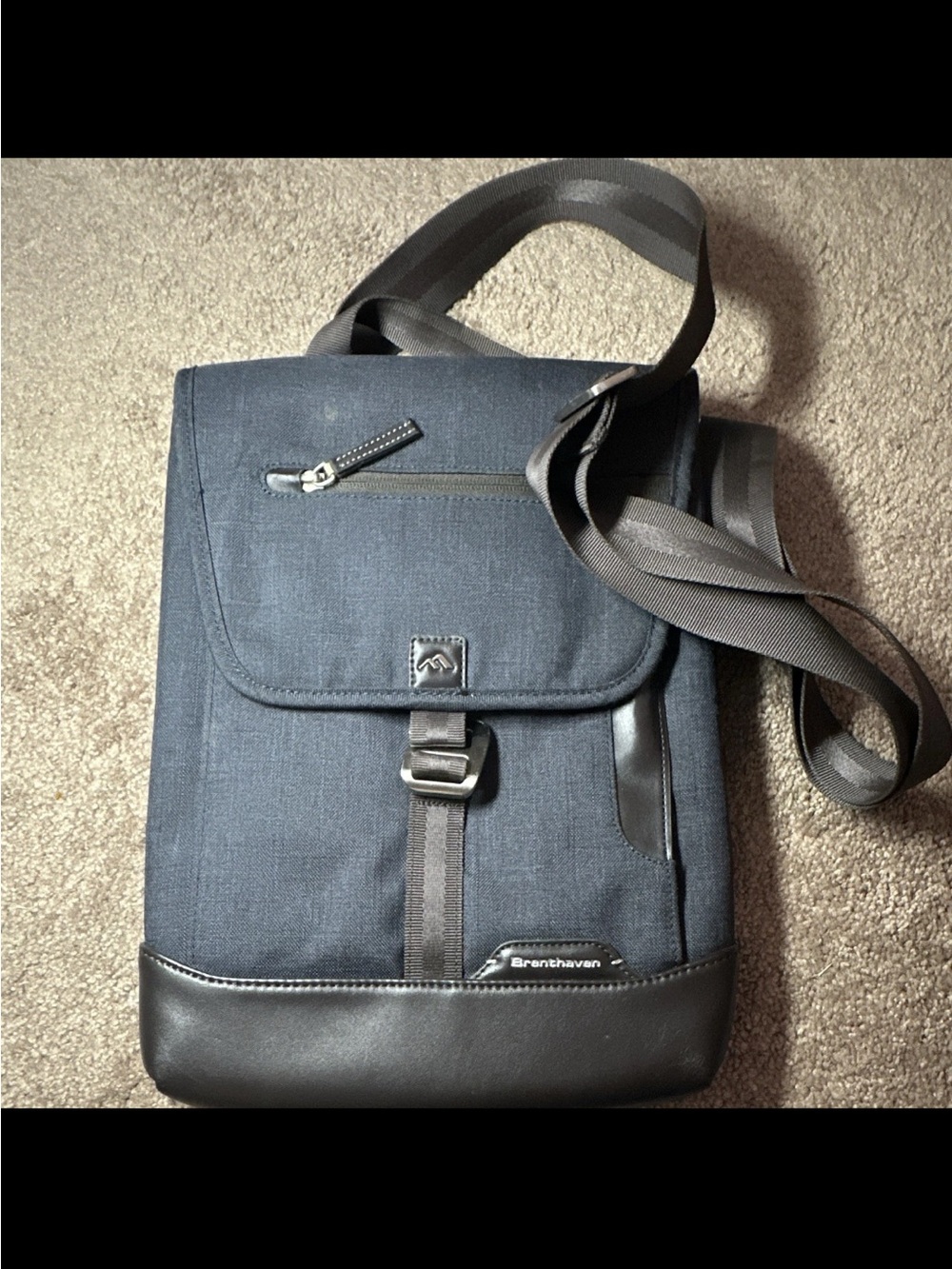 Brenthaven Solid Nylon Shoulder Messenger Bag for 10" Laptop, Padded, Gray/Black